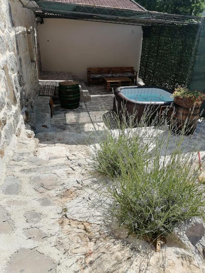 The Old Stable 1861 Villa Imotski Buitenkant foto