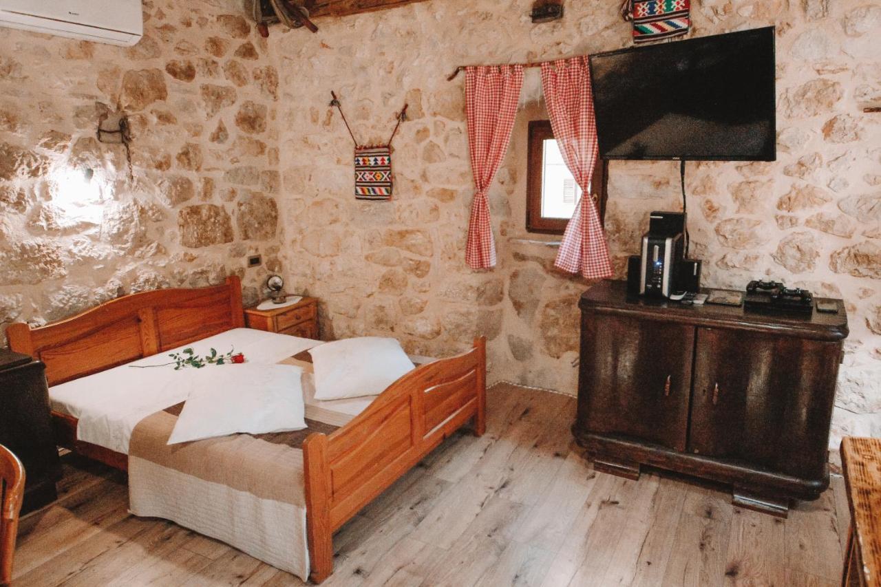 The Old Stable 1861 Villa Imotski Buitenkant foto